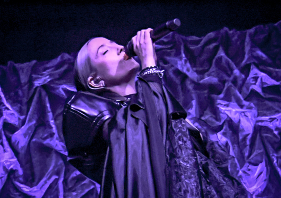 HAYLA live performance